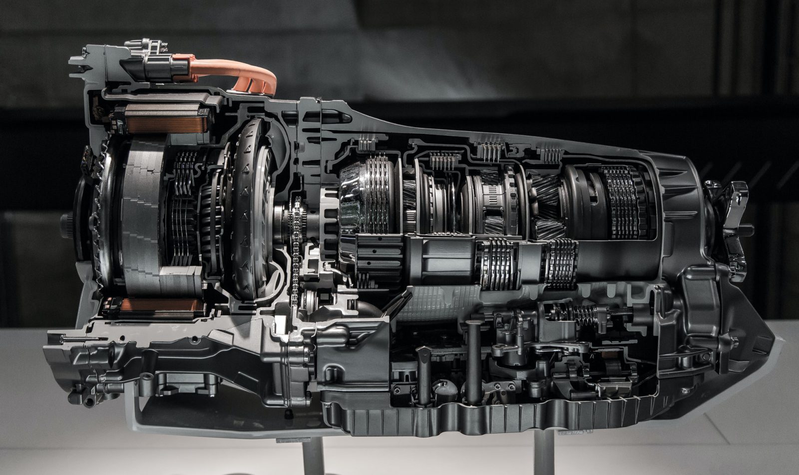 Automatic transmission gearbox in cross section